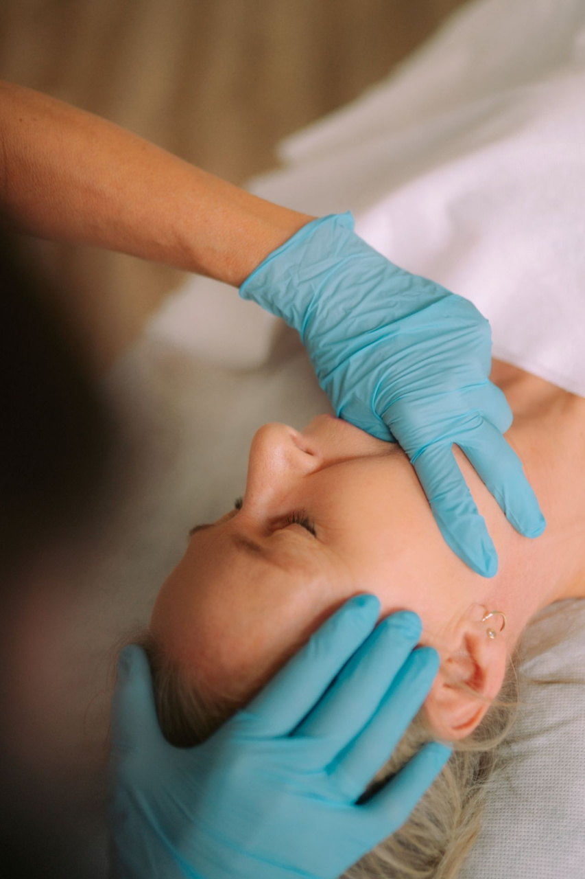 Behandlung des Kiefers einer Patientin